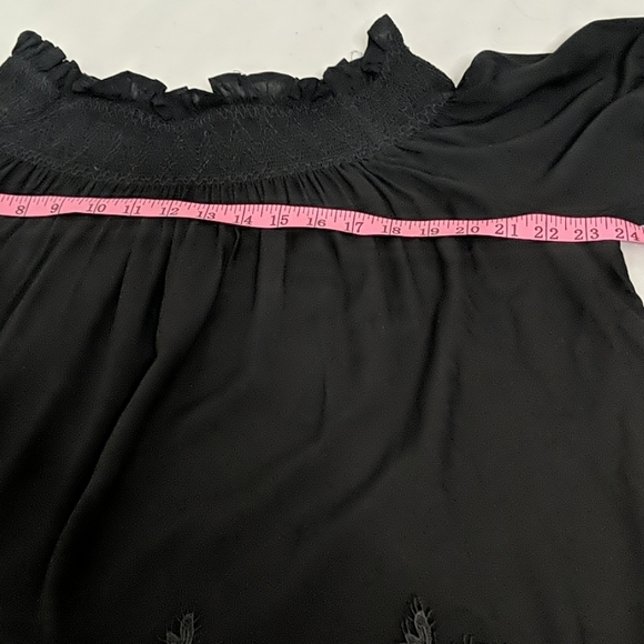 NWT ~ PAPARAZZI BY BIZ Off-the-shoulder Lace Top - Picture 9 of 10